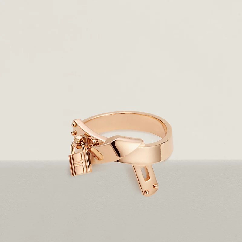 Kelly Gavroche ring
